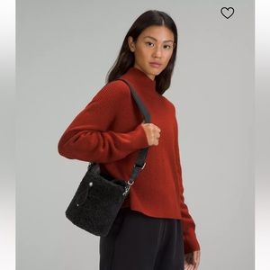 Lululemon fleece bucket bag